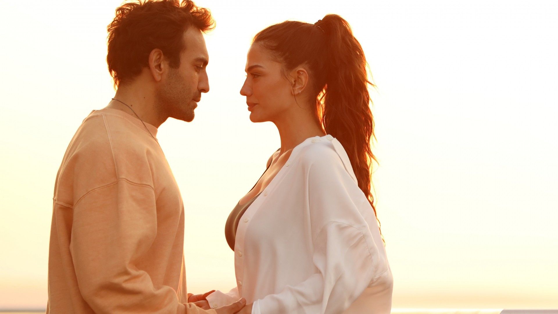 Dunyayla Benim Aramda (Between the World and Us)