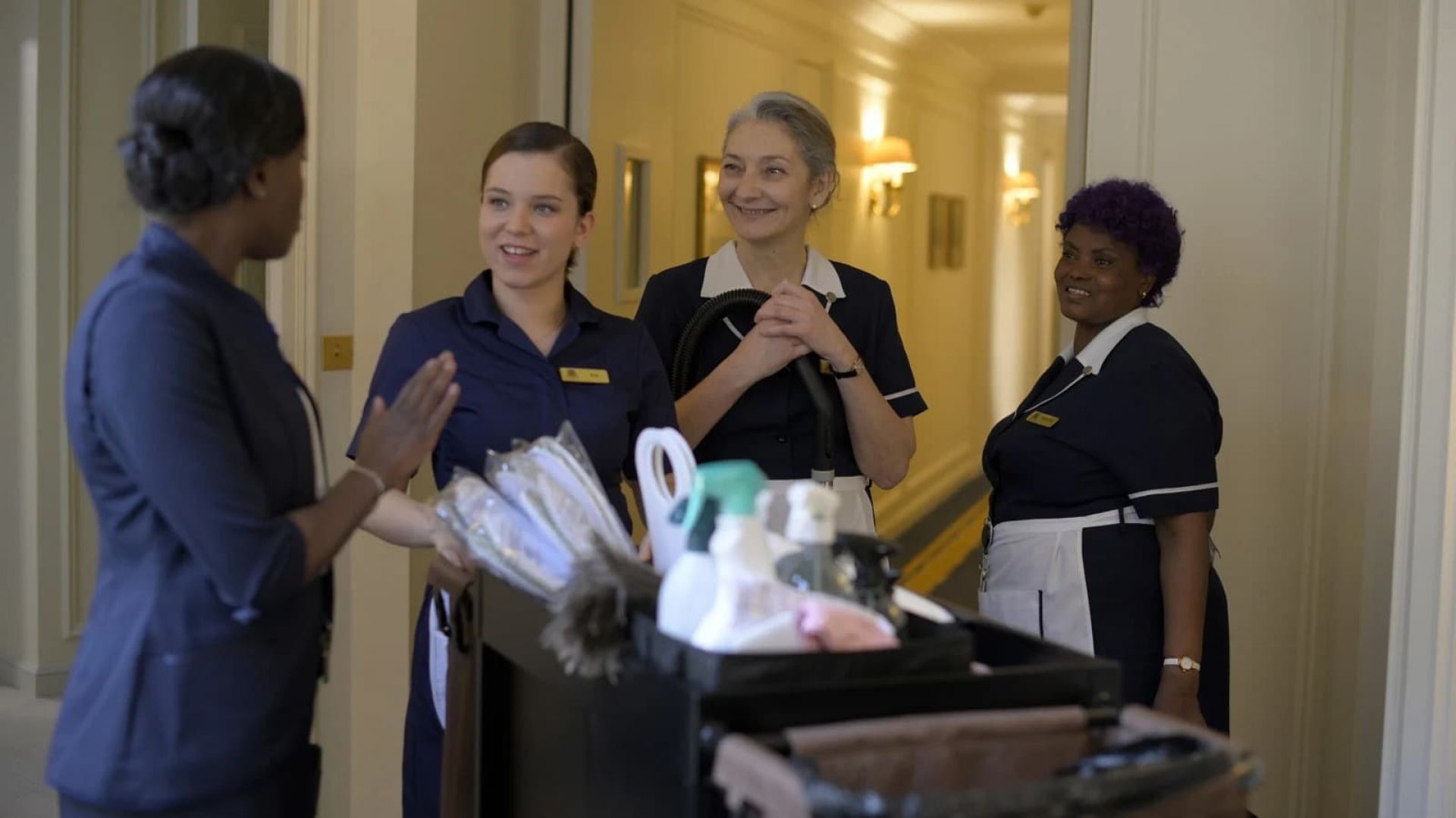 Striking the Palace (Petites mains)