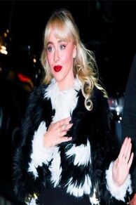 A Nonsense Christmas with Sabrina Carpenter (2024)