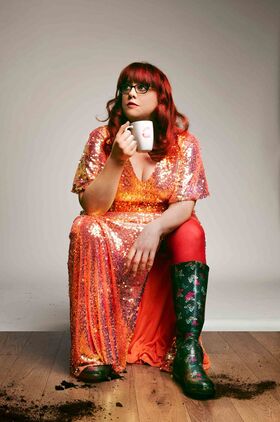 Angela Barnes: Hot Mess