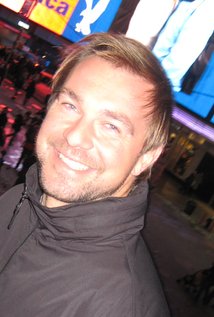 نامزد دریافت 3 جایزه.