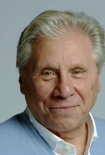 3 مرتبه نامزدی جایزه .ساعات پربیننده. همچنین نامزد دریافت 2 جایزه دیگر.