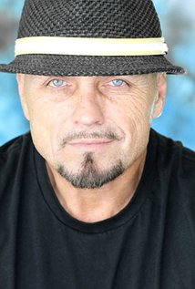 نامزد دریافت 3 جایزه.