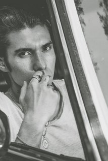 نامزد دریافت 2 جایزه.