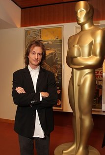 برنده 1 جایزه اسکار. همچنین 5 جایزه و نامزد دریافت 16 جایزه دیگر.