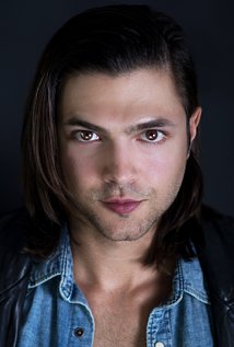 برنده 4 جایزه.