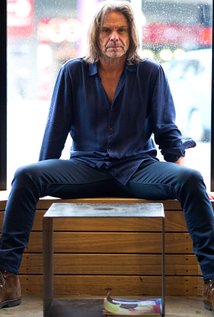 نامزد دریافت 3 جایزه.