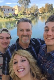 برنده 1 جایزه و نامزد دریافت 1 جایزه دیگر.