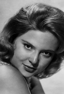 1 مرتبه نامزدی جایزه .گلدن گلاب. همچنین 2 جایزه و نامزد دریافت 2 جایزه دیگر.